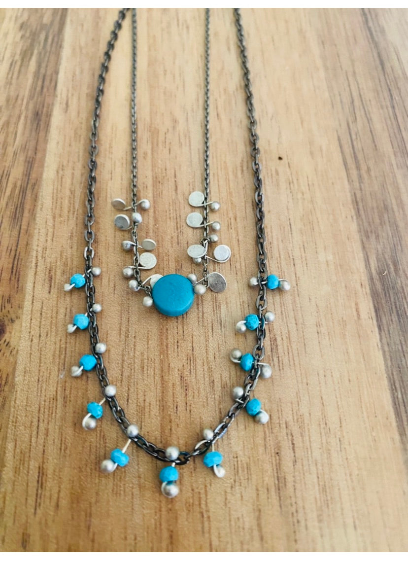 Little turquoise necklace with fine silver confetti paillettes