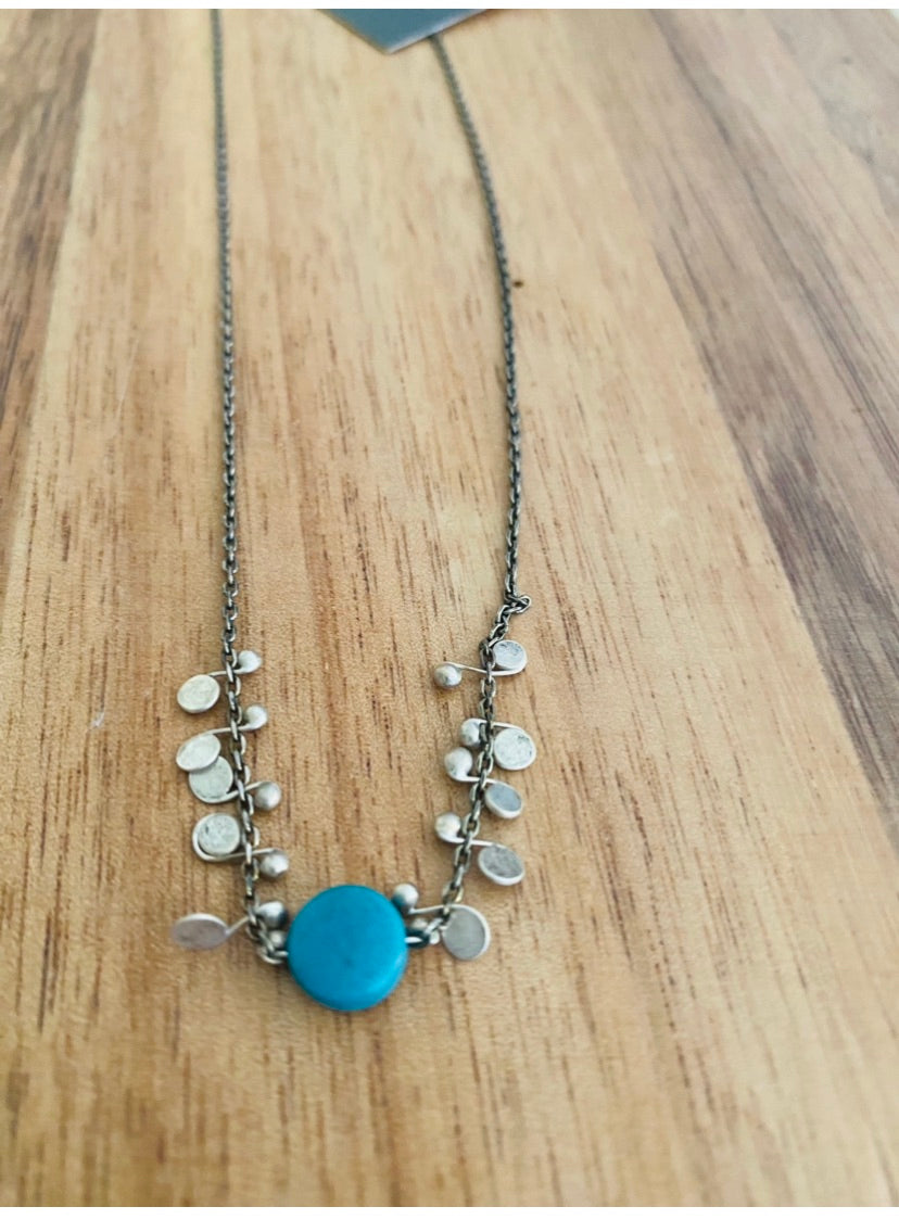 Little turquoise necklace with fine silver confetti paillettes