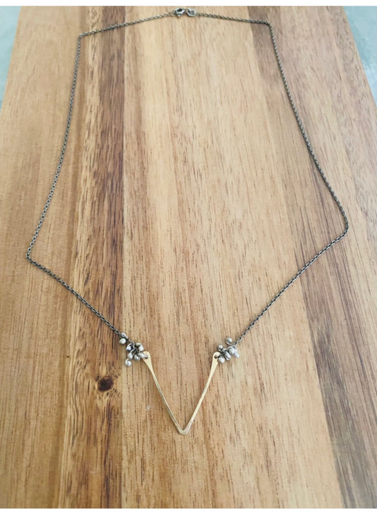 Little V necklace with fine silver caviar beads